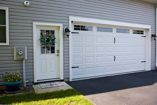 24/7 Emergency Garage Door Panel Replacement experts in Waldorf, MD